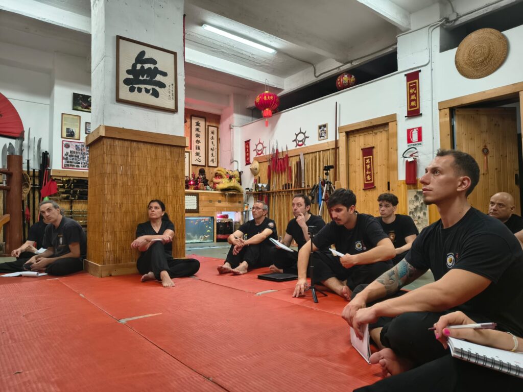 Seminario di Hung Gar a Genova - alcuni momenti di teoria durante lo svolgimento